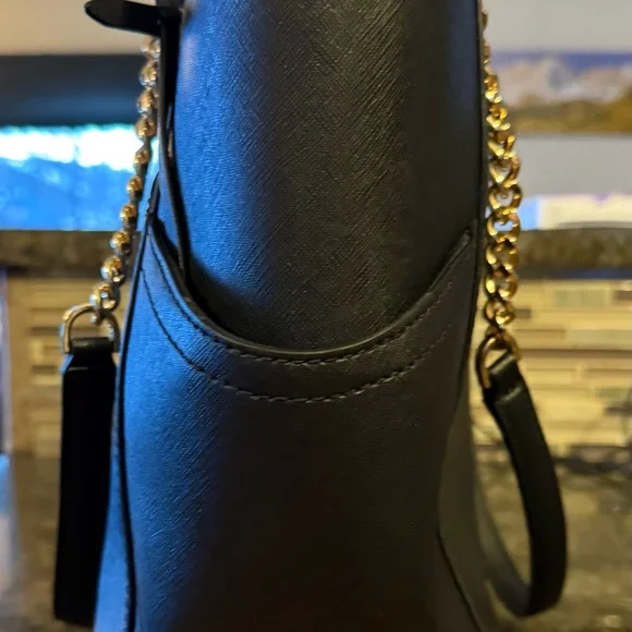 Michael Kors Black Shoulder Bag with Gold Chain - Picture 4 of 5